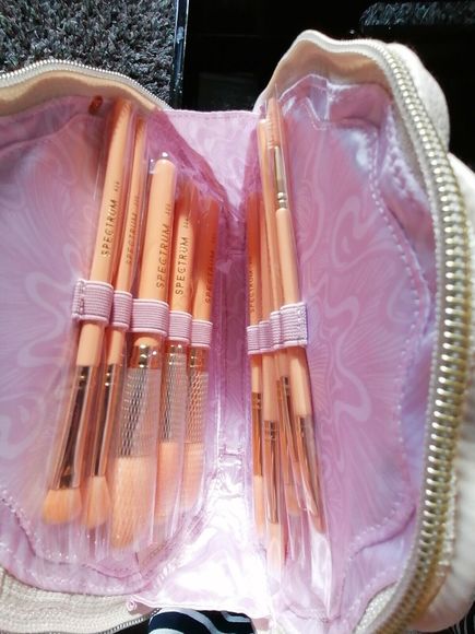 Spectrum Glam Clam  Make Up Brush Set bag has chain 10 brushes for face and eyes - Picture 8 of 14
